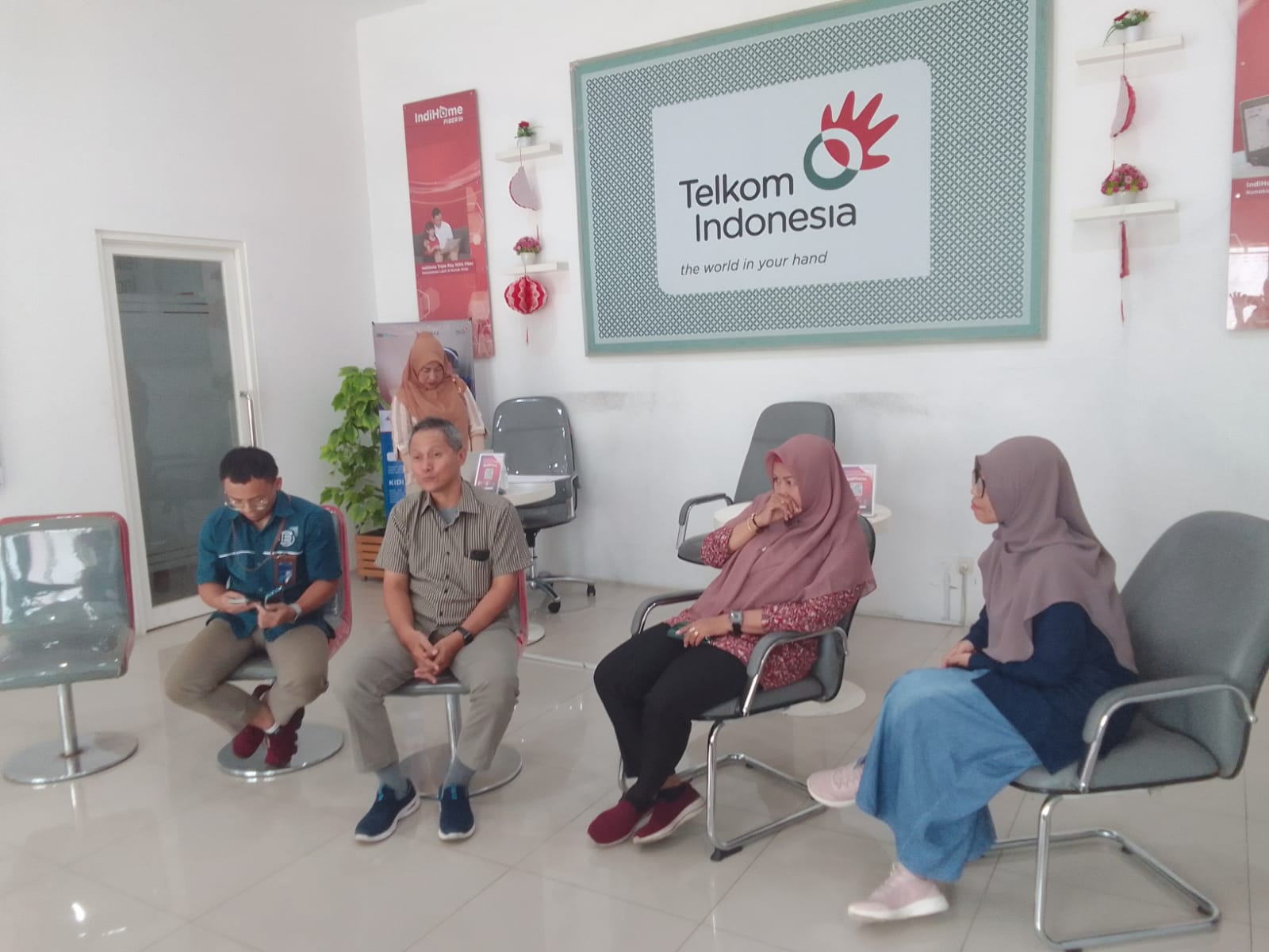 Di Duga Telkom Banjarnegara Memasang Tiang Tanpa Ijin Di Lahan Pribadi