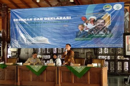 SEMINAR LITERASI INDRA HARI PURNAMA AJAK PEMUDA BANJARNEGARA LAKUKAN I