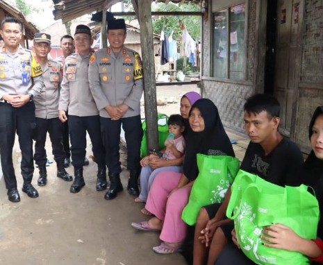 Wujud Kepedulian, Kapolres Lebak Berikan Bantuan Ke Keluarga Penderita