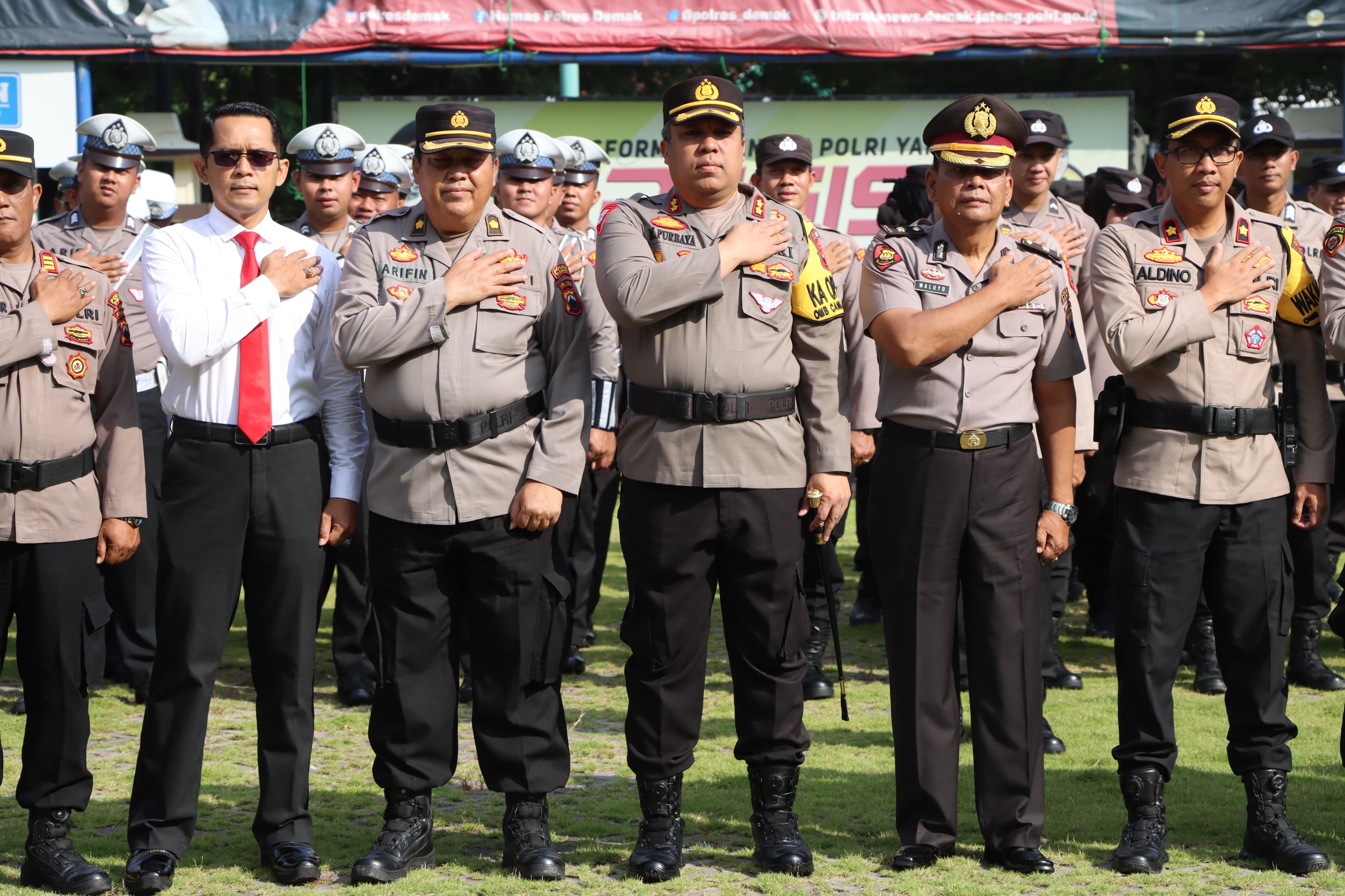 Kapolres Demak Pimpin Upacara Kenaikan Pangkat Pengapdian