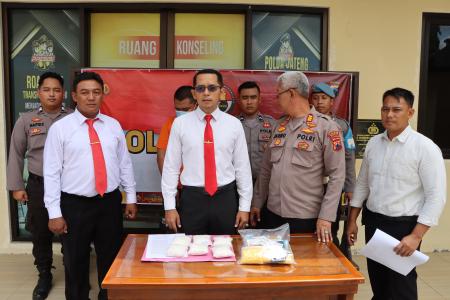 POLRES DEMAK TANGKAP PENGEDAR  OBAT TERLARANG 10 072 PIL KOPLO 