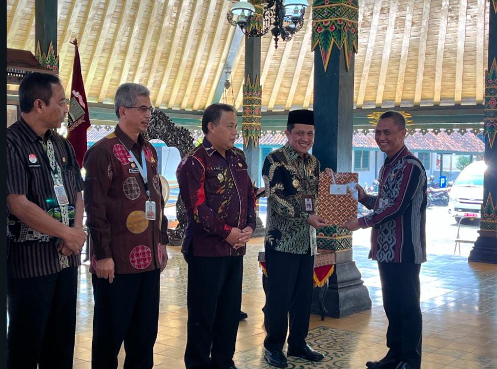 Bupati Serahkan 123 Sk Pensiun