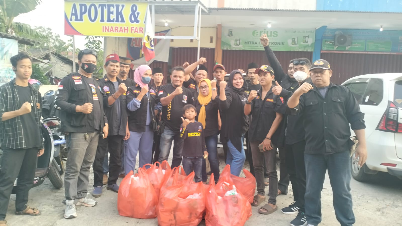 Ormas Bppkb Banten Mancak Adakan Berbagi Makanan Ke Masyarakat, Sekali
