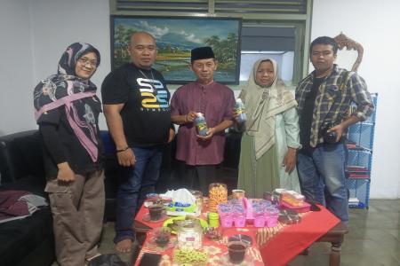 Bersama Ketua Paguyuban Desa Komunitas Petani Nuswantoro membangun Sin