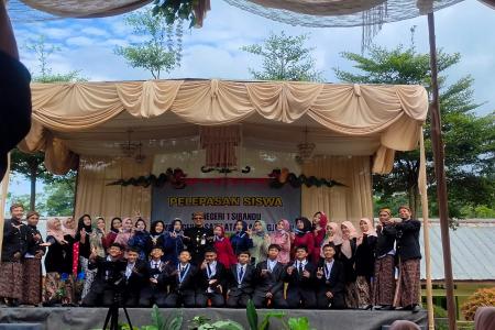 Pelapasan Kelas IX dan Gelar Seni P5 SMP Negeri 4 Karangjambu Momen Ta