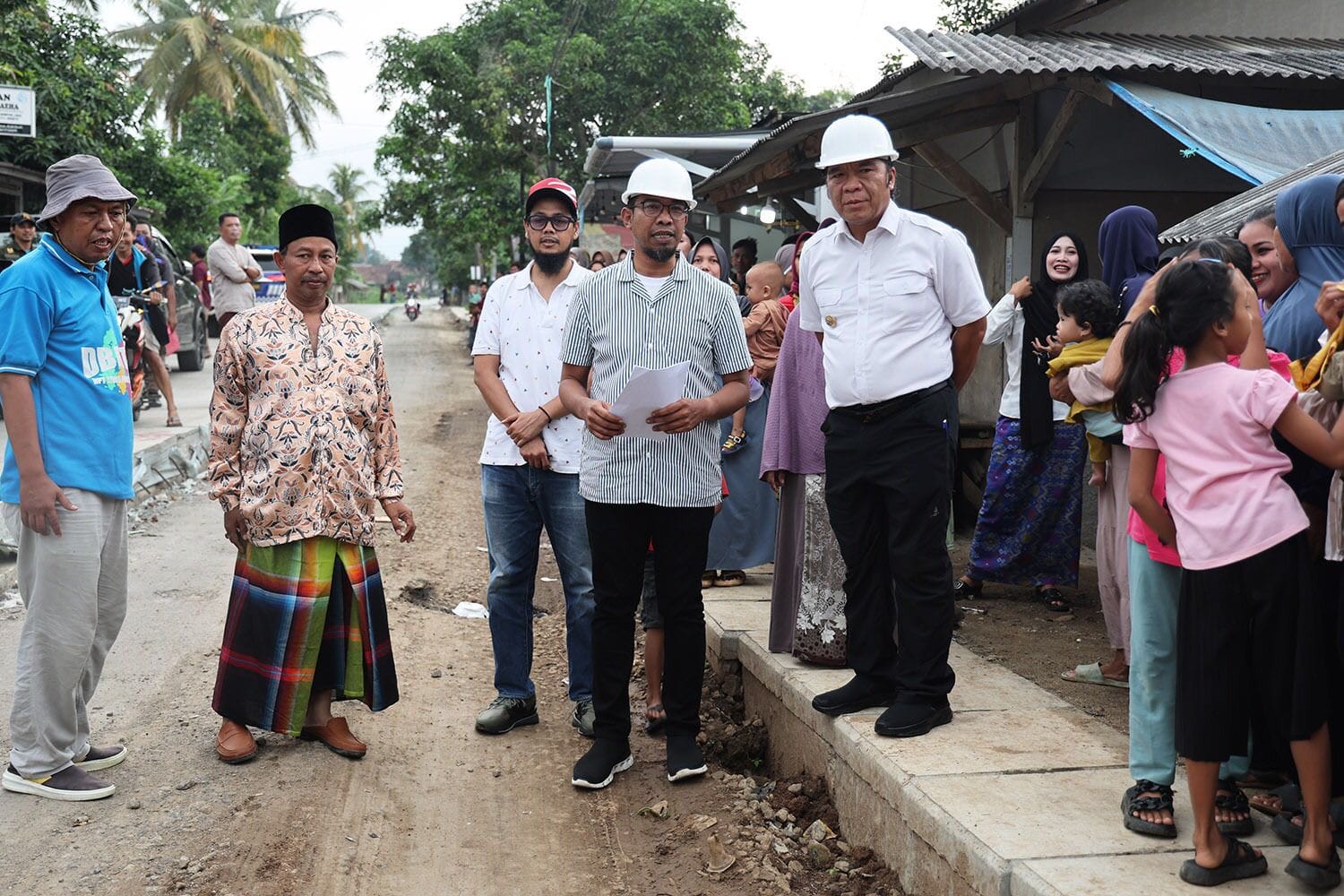 Pj Gubernur Banten Didampingi Kepala Dinas Pupr Arlan Marzan Tinjau Ja