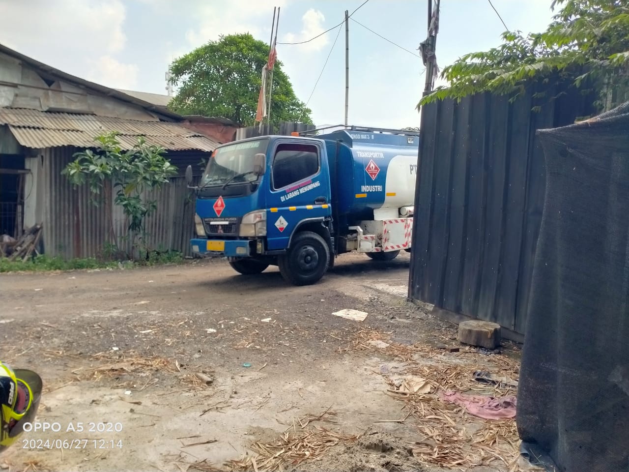Aph Seakan Tak Punya Nyali,gudang Diduga Penimbun Solar Subsidi Masih 