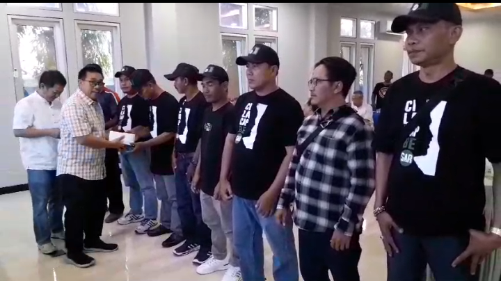 Syamsul Aulia Rachman Bersama Dpc Squad Nusantara 89 Cilacap Menyalurk