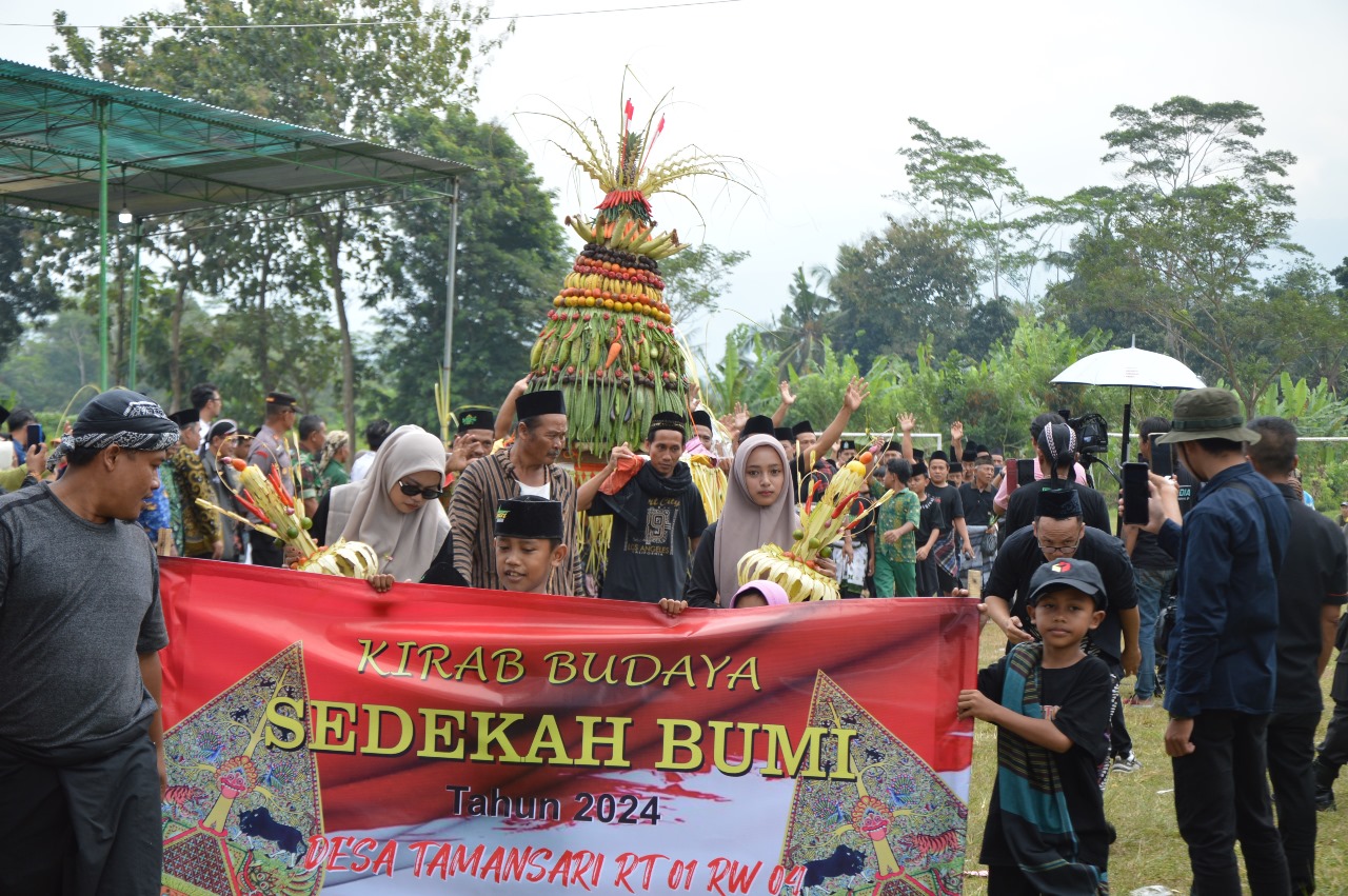 Desa Tamansari Gelar Sedekah Bumi : Pokdarwis Promosikan Desa Melalui 