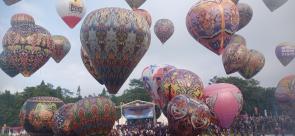 Cappadocia Wonosobo, Puluhan Balon Berterbangan Di Langit Warnai Kemer