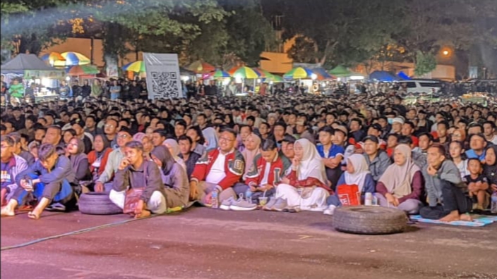 Nobar Bareng Fahmi Dimas Di Gor Goentoer Darjono Dihadiri Ribuan Pendu