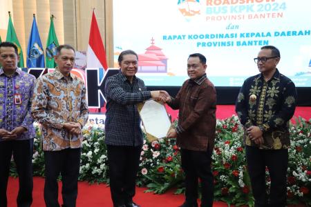 Kakanwil BPN Banten Serahkan Sertipikat Elektronik Situ Cihuni