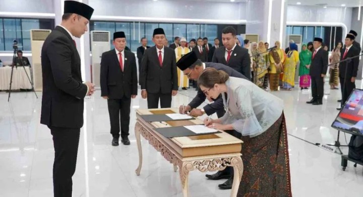 Mentri Ahy Lantik 67 Pejabat Struktutal Dan Fungsional Di Lingkungan K