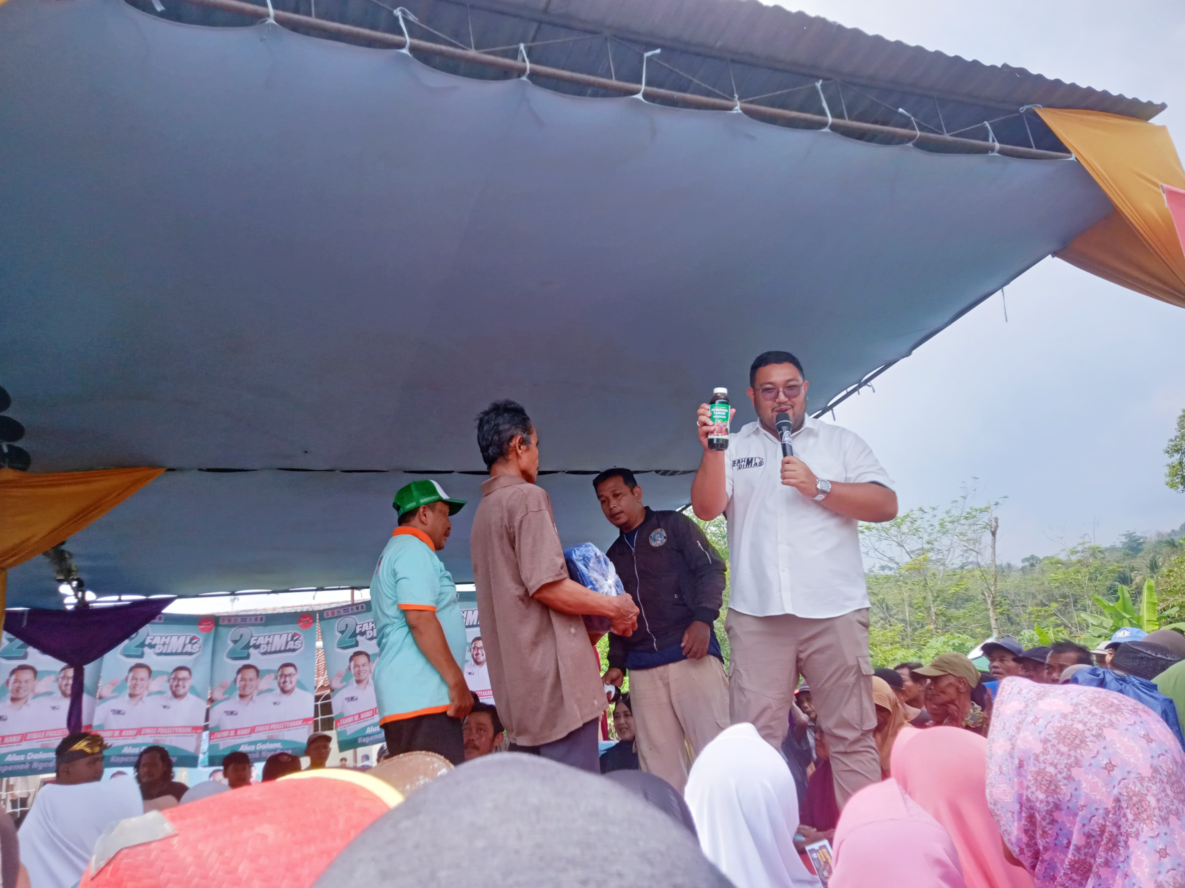 Luar Biasa 1000 Petani Wanogara Wetan Menerima Pupuk Organik Cair Dari