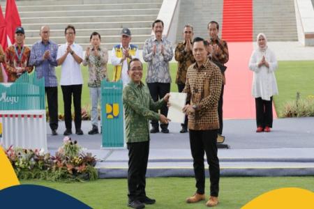 Menteri AHY Serahkan Sertipikat Tanah Elektronik Hak Pakai untuk Istan