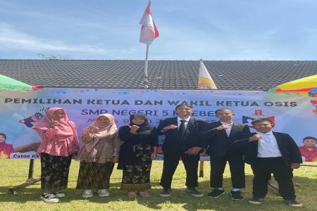 Pemilihan Ketua Osis rasa Pemilihan Presiden  Smp Negeri 5 MREBET 
