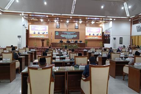 RAPAT PARIPURNA DPRD DEMAK KE 41 JAWAB BUPATI ATAS PANDANGAN UMUM FRAK