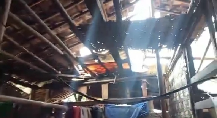 Tinggal Digubuk Rombeng, Eha Warga Desa Binong Kecamatan Pamarayan Dam