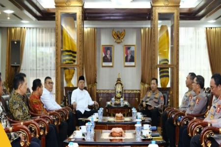 Kunjungi Kapolri Menteri Nusron Perkuat Kerja Sama untuk Berantas Mafi