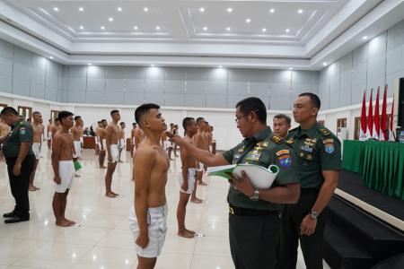 PANGDAM XIITPR PIMPIN SIDANG PARADE CABA PK TNI AD