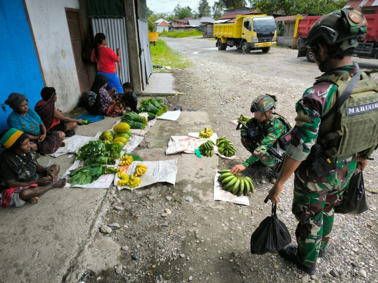Warga Keikey Sambut Gembira Rosita Marinir Habema