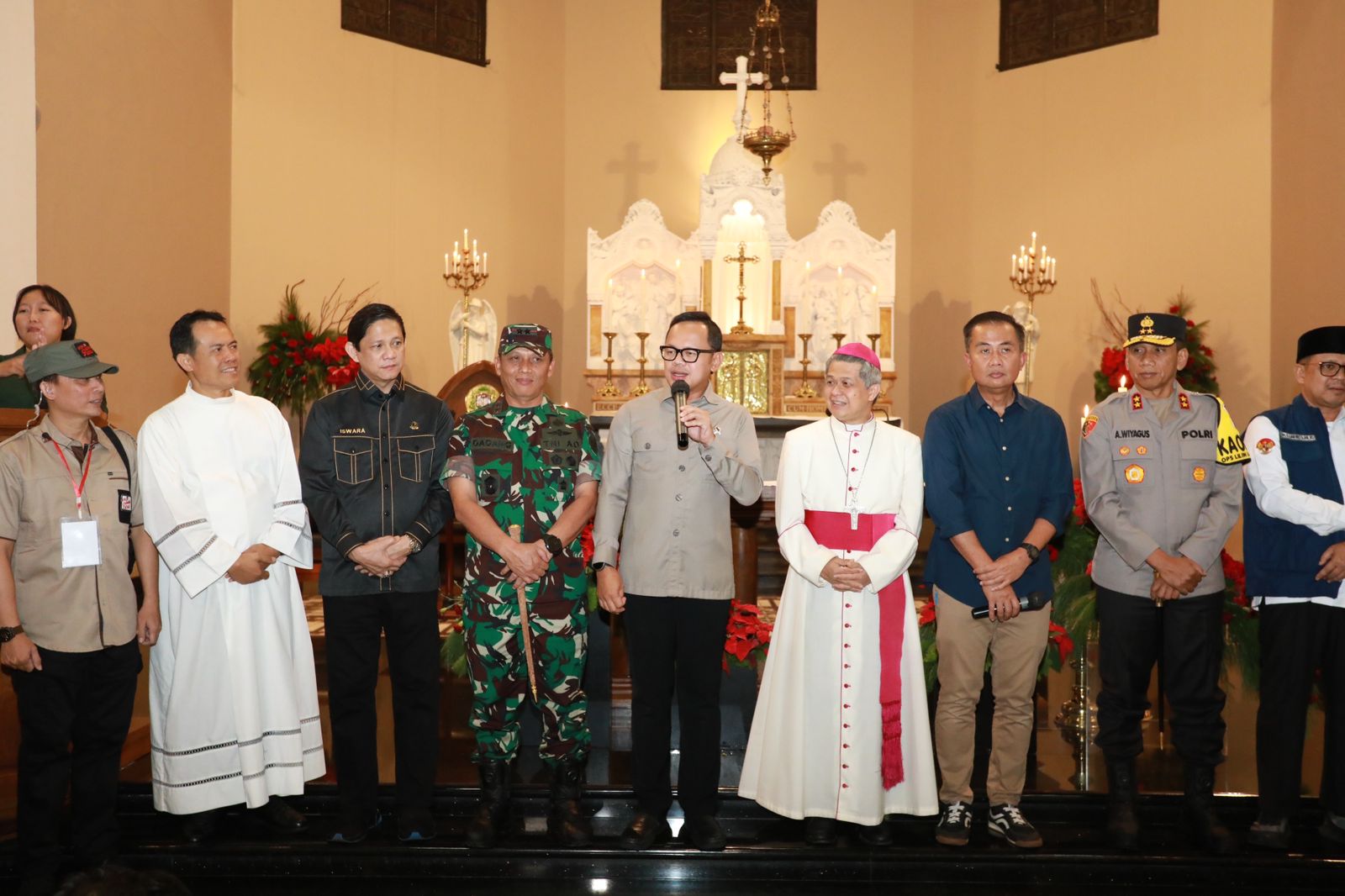 Pastikan Perayaan Natal Berlangsung Lancar, Wamendagri Bima Arya Tinja