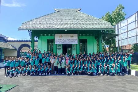 Belajar Sejarah Siswa MTs Muhammadiyah 1 Purbalingga Kunjungi Markas K