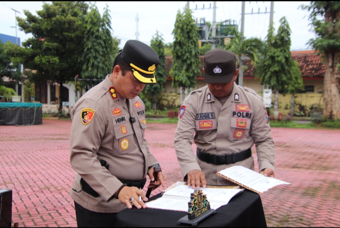 Kapolres Sumenep Pimpin Upacara Sertijab Wakapolres, 2 Pejabat Utama D