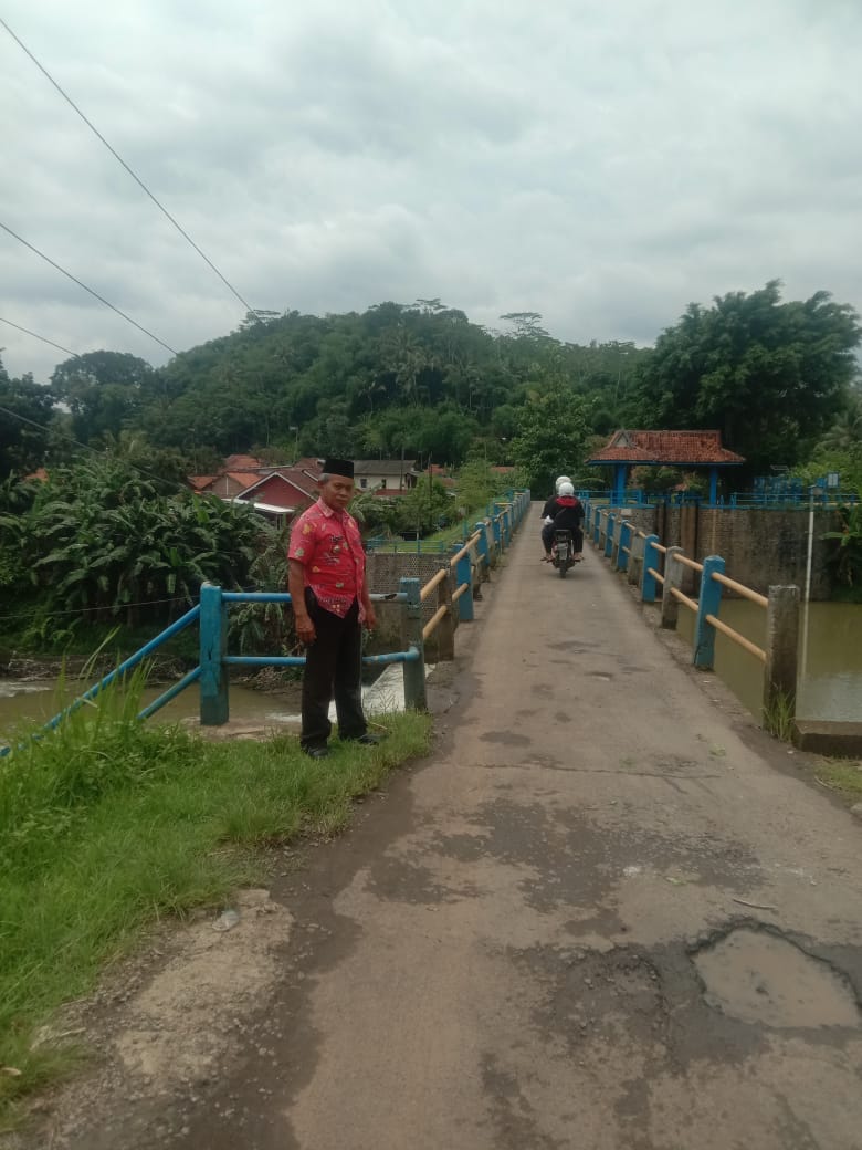 Jembatan Bendungan Desa Kediri Yang Sangat Memprihatinkan