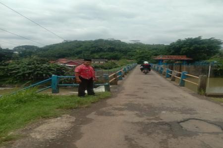 Jembatan Bendungan Desa Kediri Yang Sangat Memprihatinkan