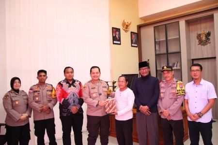 Respon Cepat Kapolres Sumenep Beri Perlindungan dan Bantuan Kepada Gur