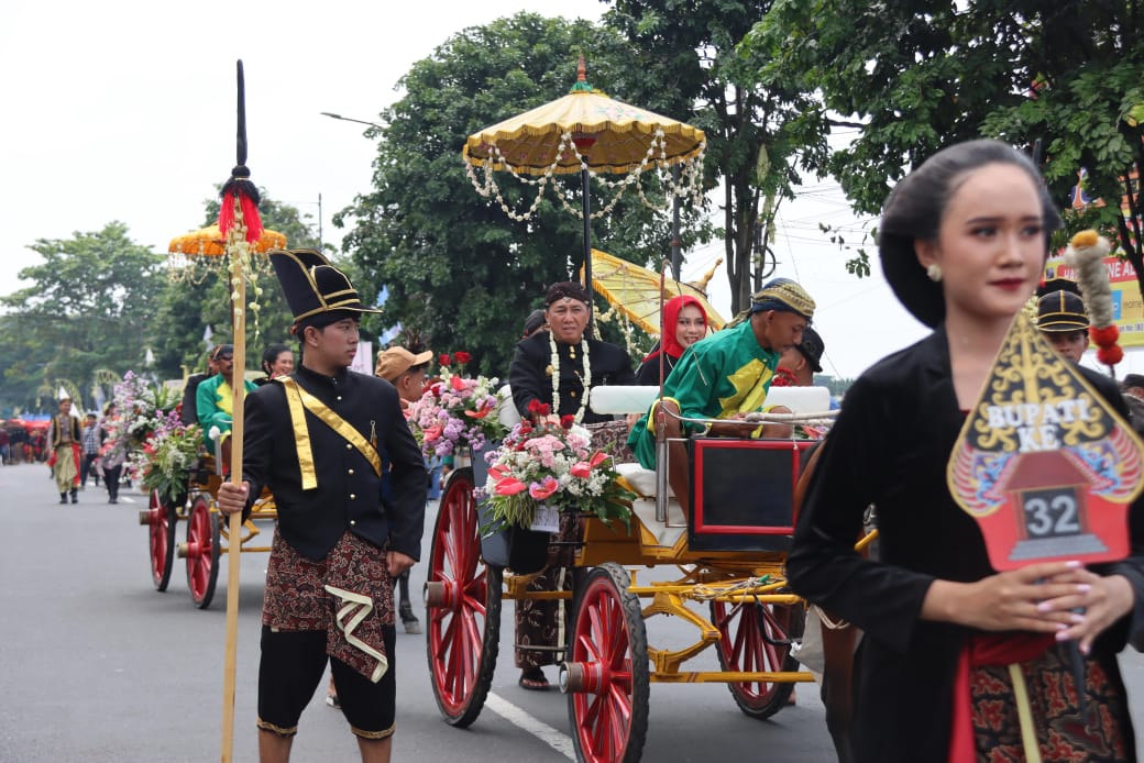 Meriahkan Hari Jadi Ke 454 Kabupaten Banyumas Menggelar Tradisi Kirab
