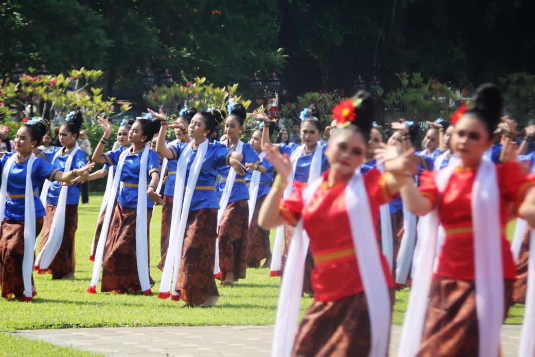 Gelar Budaya Seni Tarian Megot Meriahkan Upacara Hari Jadi Ke 454 Kabu