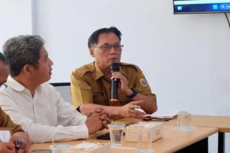 Plt kepala dinas DinkopUKM Imam Suangsa Hadiri Rapat Pemantapan Persia