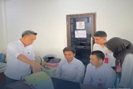 Kepala Kantor Pertanahan Kabupaten Serang Berikan Pengarahan kepada Ta