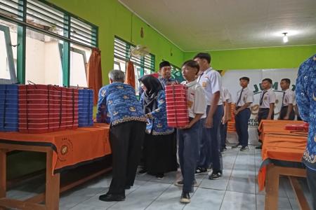 LAUNCHING  PROGRAM MAKAN BERGIZI GRATIS  MBG  DI KECAMATAN PURBALINGGA
