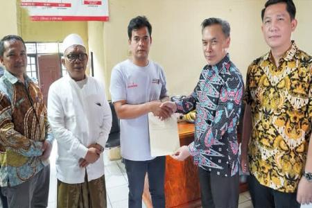 Penyerahan Sertipikat PTSL di Desa Sambilawang Kecamatan Waringin Kuru