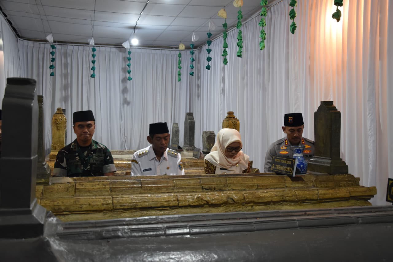 Ziarah Ke Makam Raja Bupati Dan Kapolres Berdo'a Untuk Keamanan Kabupa