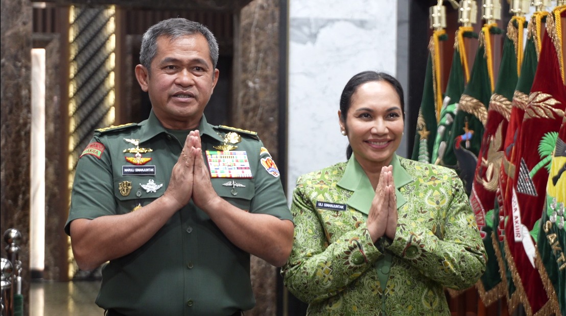 Kasad Dan Ketua Umum Persit Kck : Idul Fitri 1446 H, Momen Saling Mema