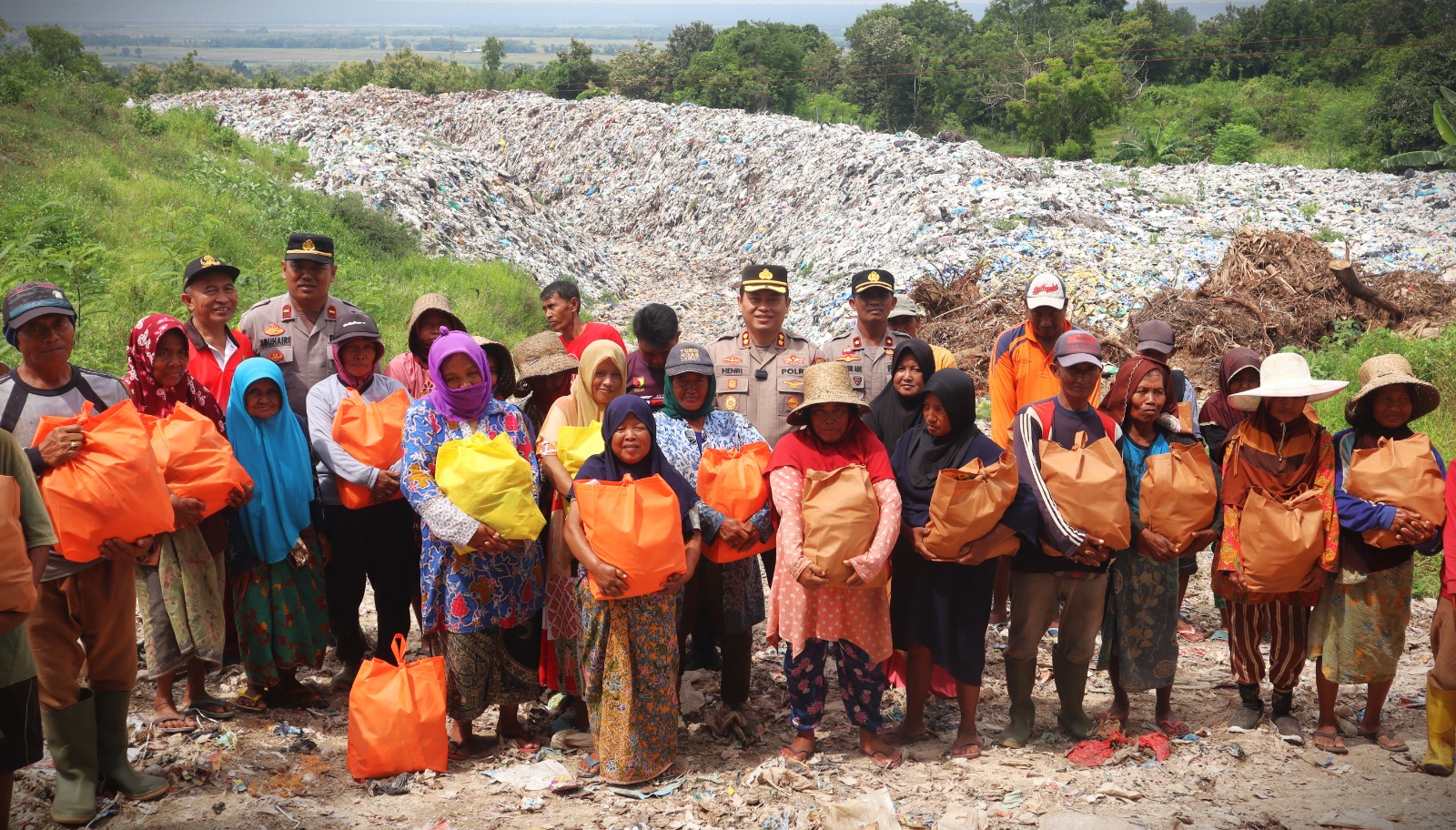 Kapolres Sumenep Gelar Baksos Di Tpa Wujud Kepedulian Terhadap Sesama