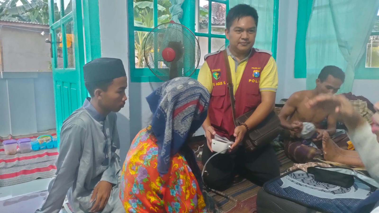 Polres Sumenep Berikan Layanan Kesehatan Bagi Korban Ledakan Tabung Ga