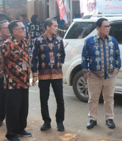 Plt Kepala Dinas Koprasi Dan Ukm Lebak Mendampingi Wabup Hadiri Rapat