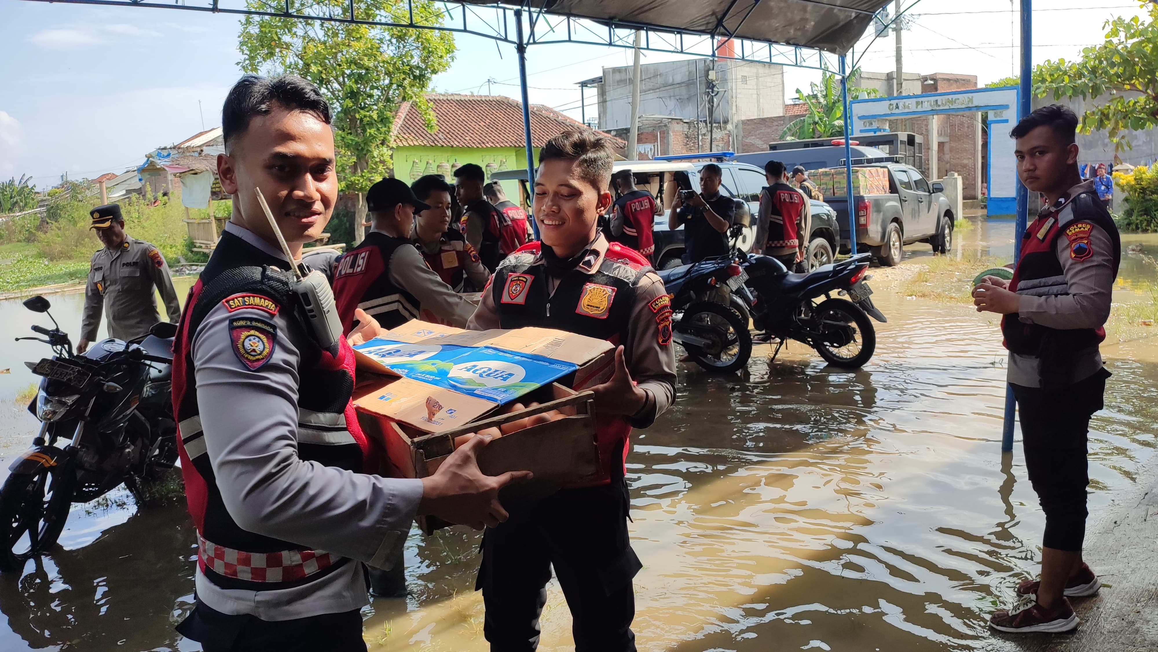 Polres Demak Berikan Bantuan Kesehatan Dan Sembako Untuk Warga Terdamp
