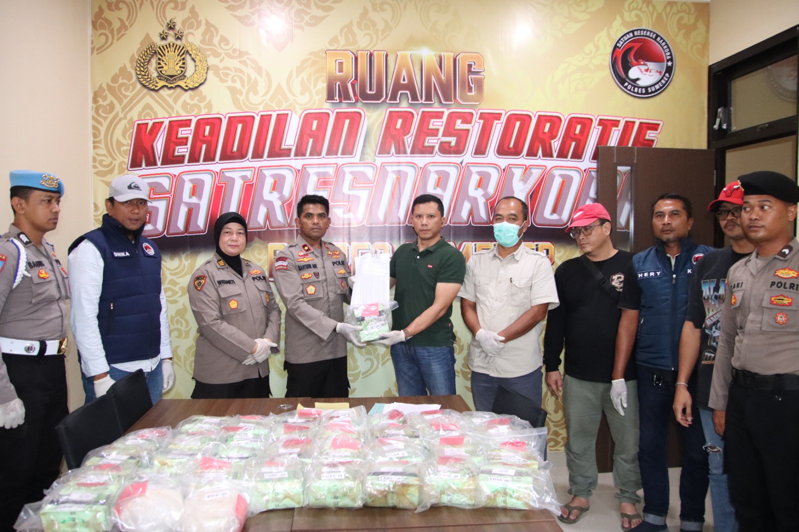Polres Sumenep Serahkan 35 Kg Sabu Hasil Temuan Nelayan Masalembu Ke D