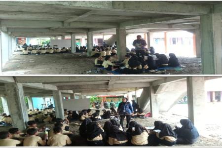Murid SD Negeri 1 Bedono Sayung Demak Belajar di Kolong Gedung Sekolah