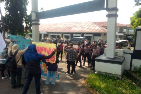 Gerdug Kantor Dinas PUPR Lebak RPM Minta Bupati Lebak Turun Tangan Buk