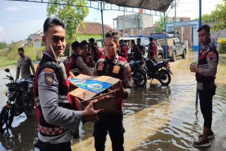Polres Demak Berikan Bantuan Kesehatan dan Sembako Untuk Warga Terdamp
