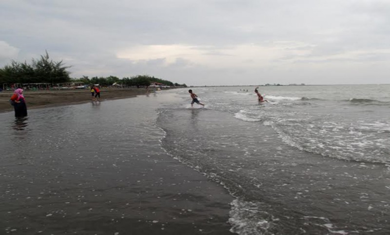 Pantai Ngebum, Destinasi Wisata Yang Tiket Masuk Nyaman Di Kantong