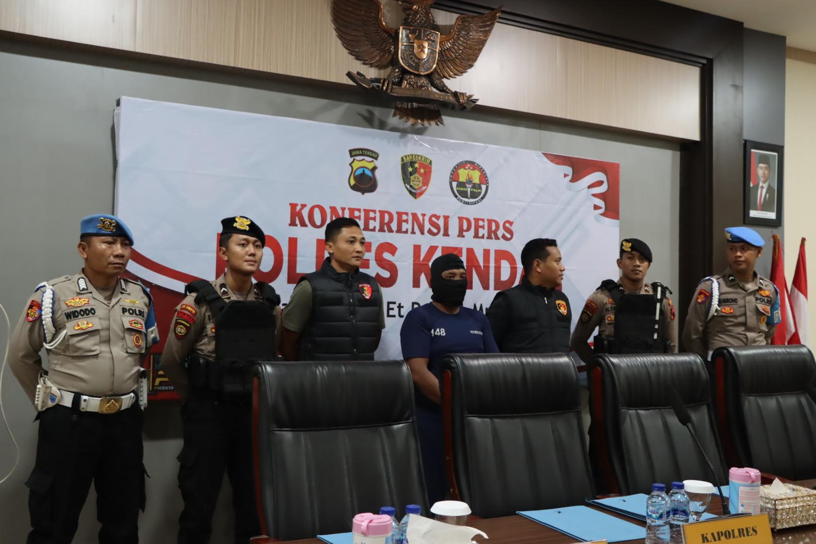 Polisi Tangkap Pria Bersenjata Tajam Dan Mengaku Anggota Kostrad Usai