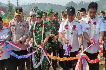 TMMD Sengkuyung Tegal Resmi Ditutup Jalan Penghubung 27 Km Terbuka Ber
